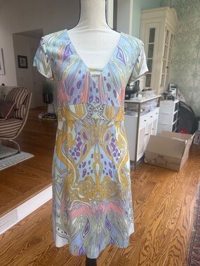Stunning Emilio Pucci NWT Printed V-Neck Short Sleeve Dress US Size 4.